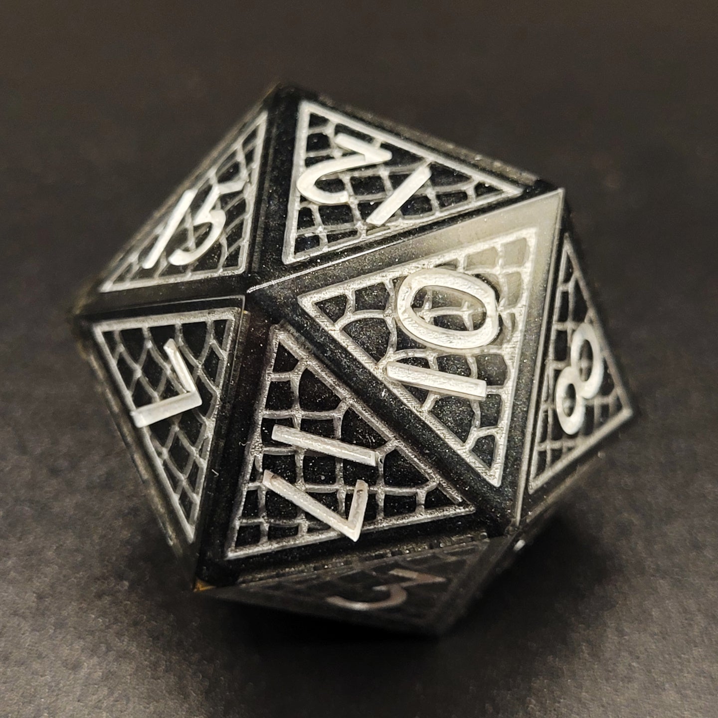 Black Dragon - Mega Chonk D20